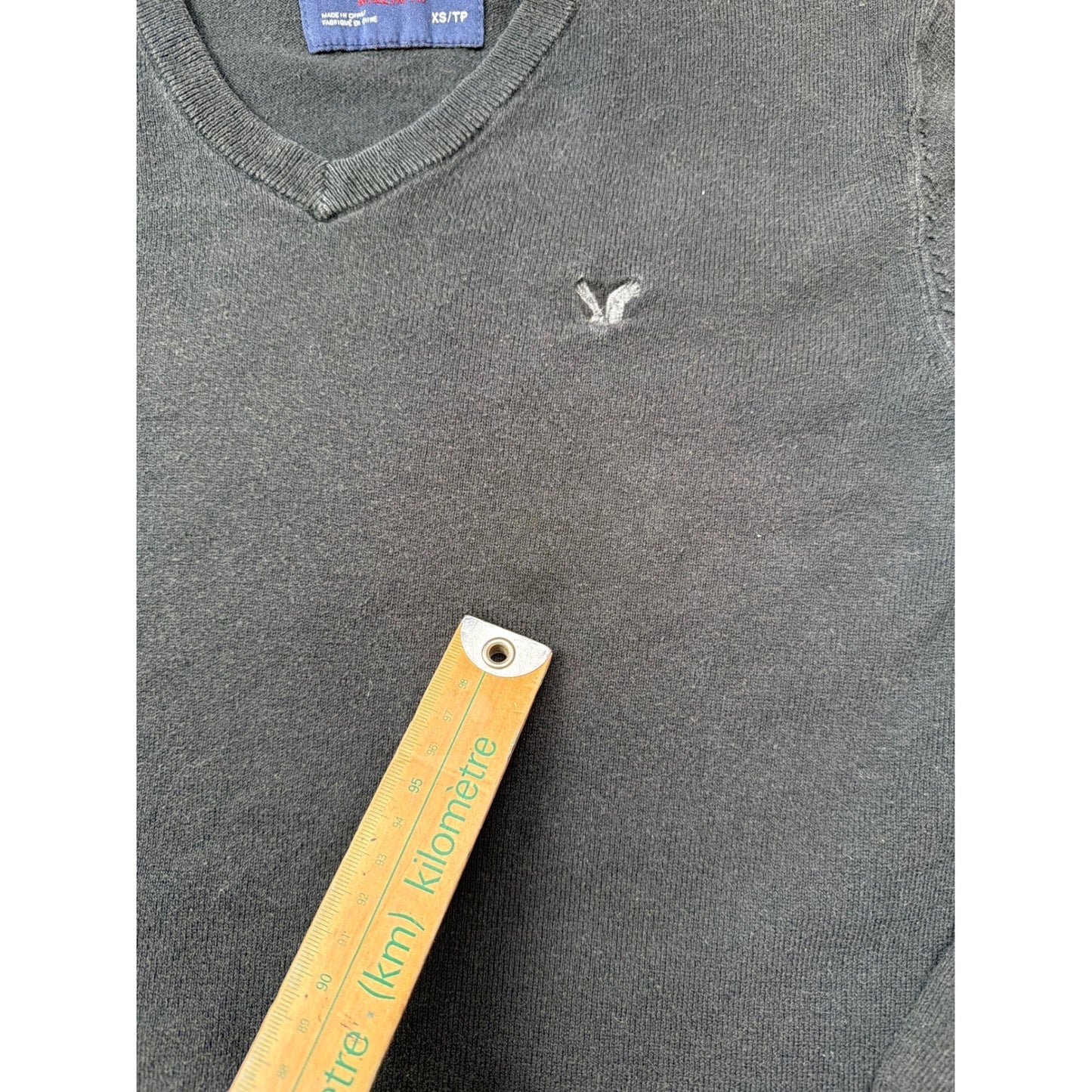 AE V-Neck Sweater Faded Black Athletic Fit Dark Academia Preppy School Size XS