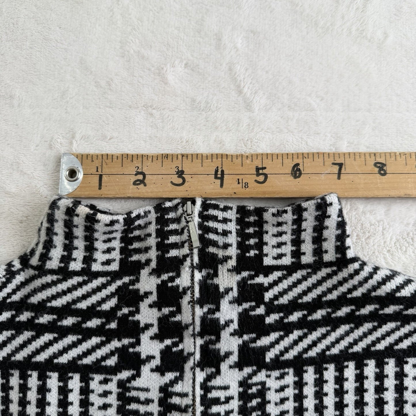 Max Studio Black and White Houndstooth Plaid Mock Neck Back Zipper Sweater Large