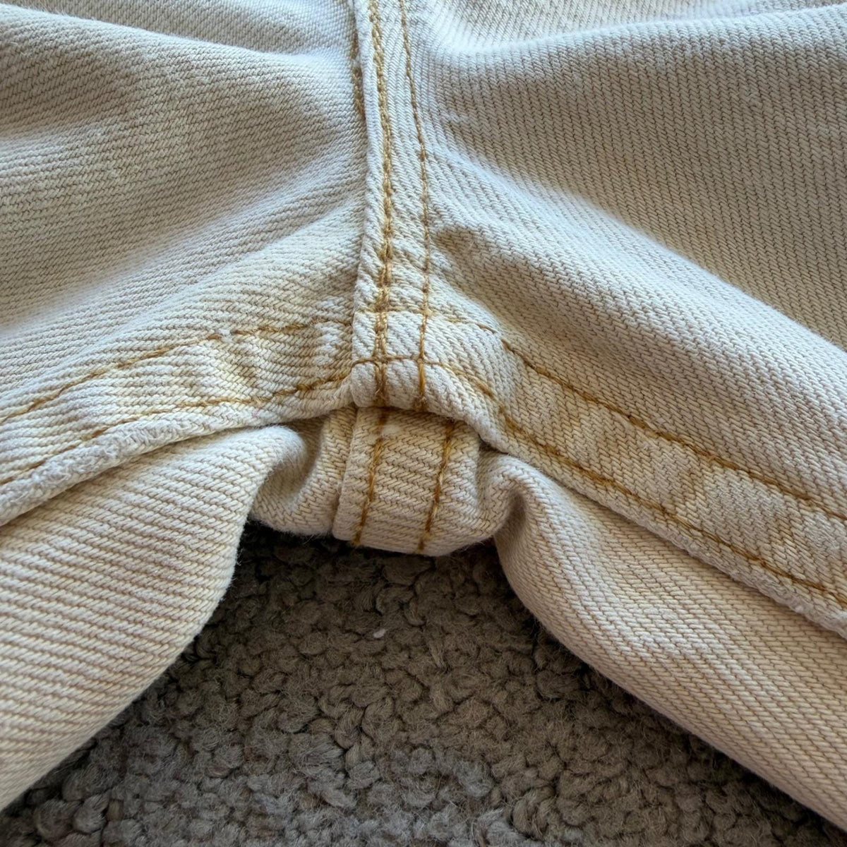Vintage Levi's Pale Yellow Tapered Jeans | 31in Waist — view 17