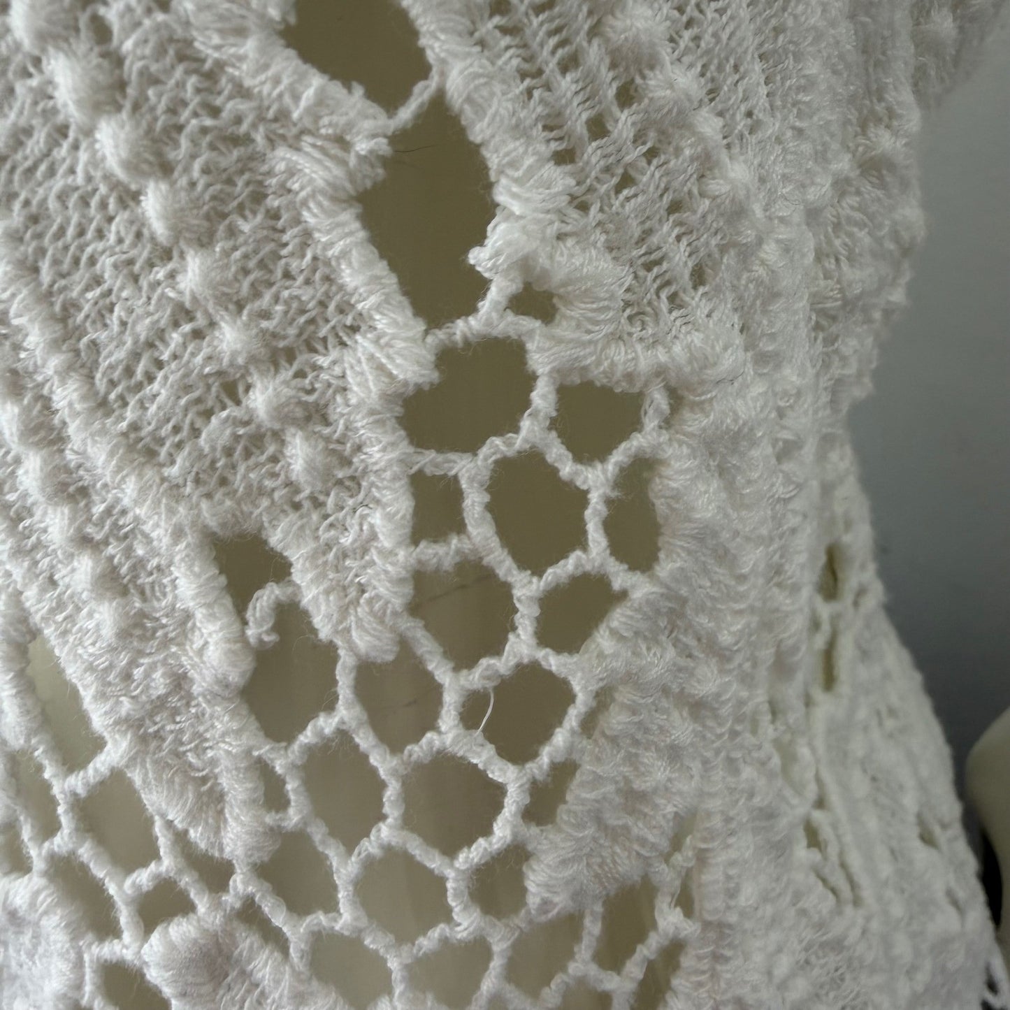 White Floral Lace Crochet Top   Scalloped Hem Sz Medium Fairycore whimsical