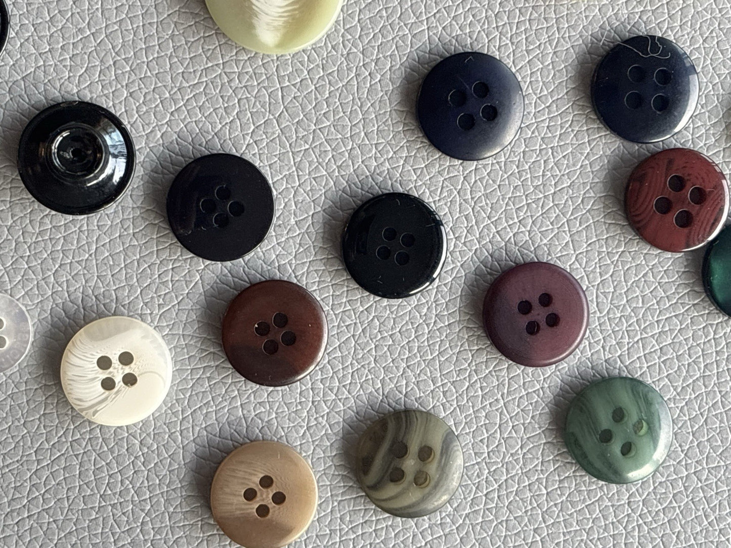 Vintage Button Lot Of 40 4 Hole Buttons. Northern Reflections Levi’s Cherokee