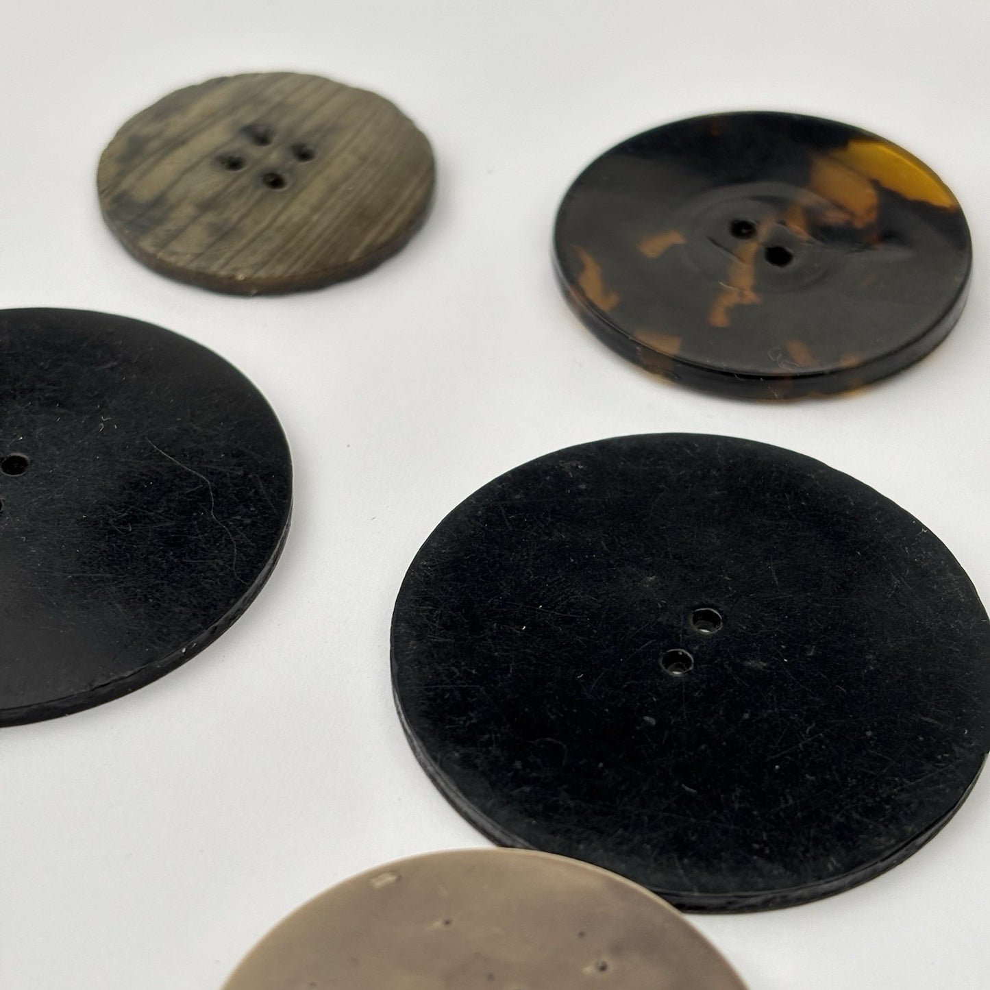Vintage Carved Art Deco Buttons Lot – Large Marbled Bakelite Style, 16 Pieces