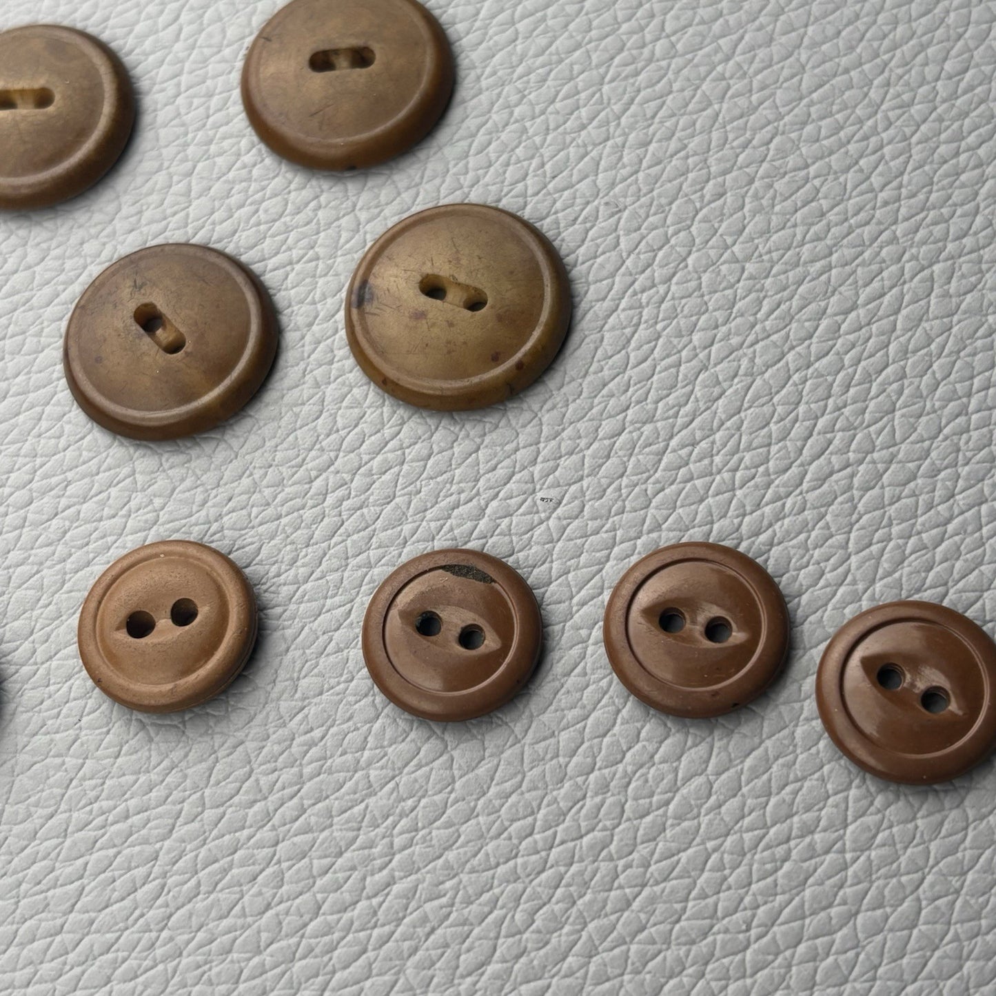 Vintage Casein Button Lot Brown Tan Butterscotch Fish Eye 20pcs 1930s–1950s