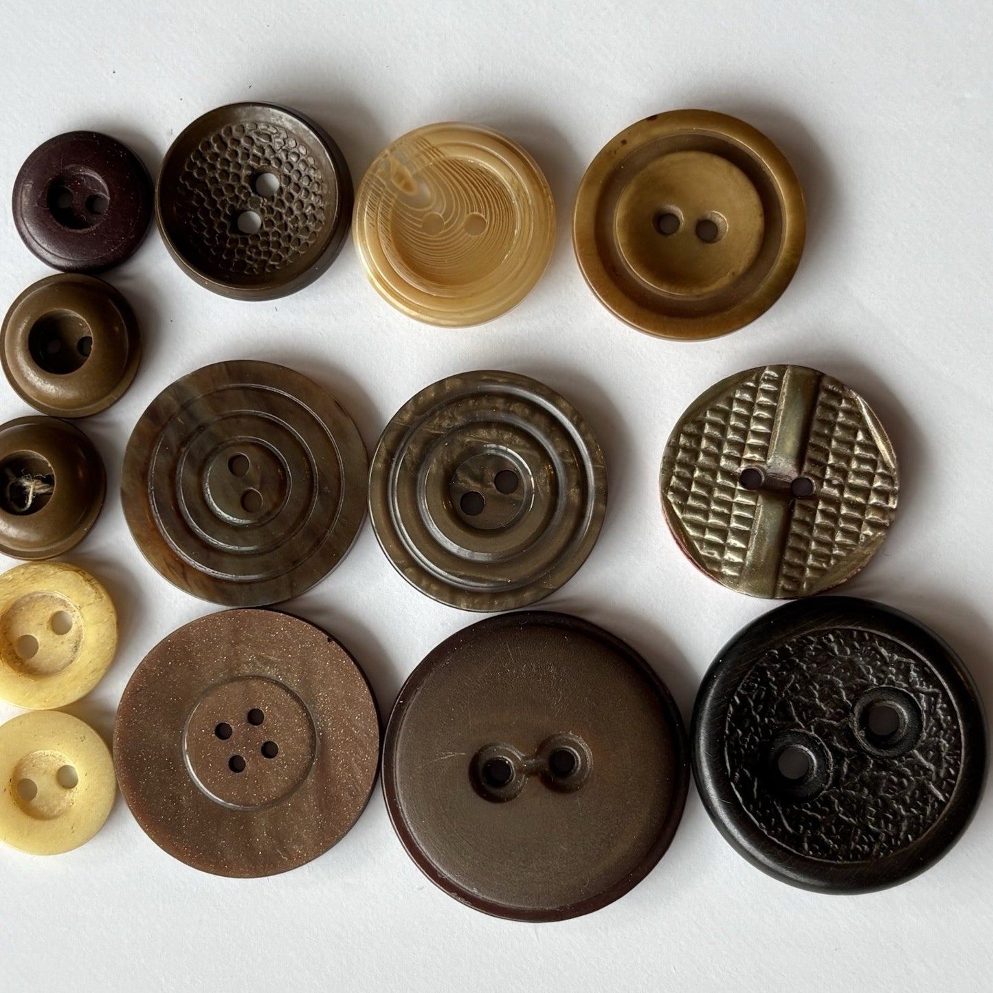 Vintage Brown & Caramel Bakelite Button 73 Lot Mixed 1930s-50s Suit Coat Styles
