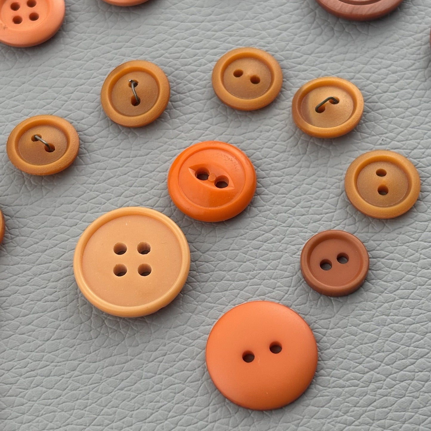 50 New Orange Ombré Plastic Two Hole And Four Hole Round Clothing Buttons