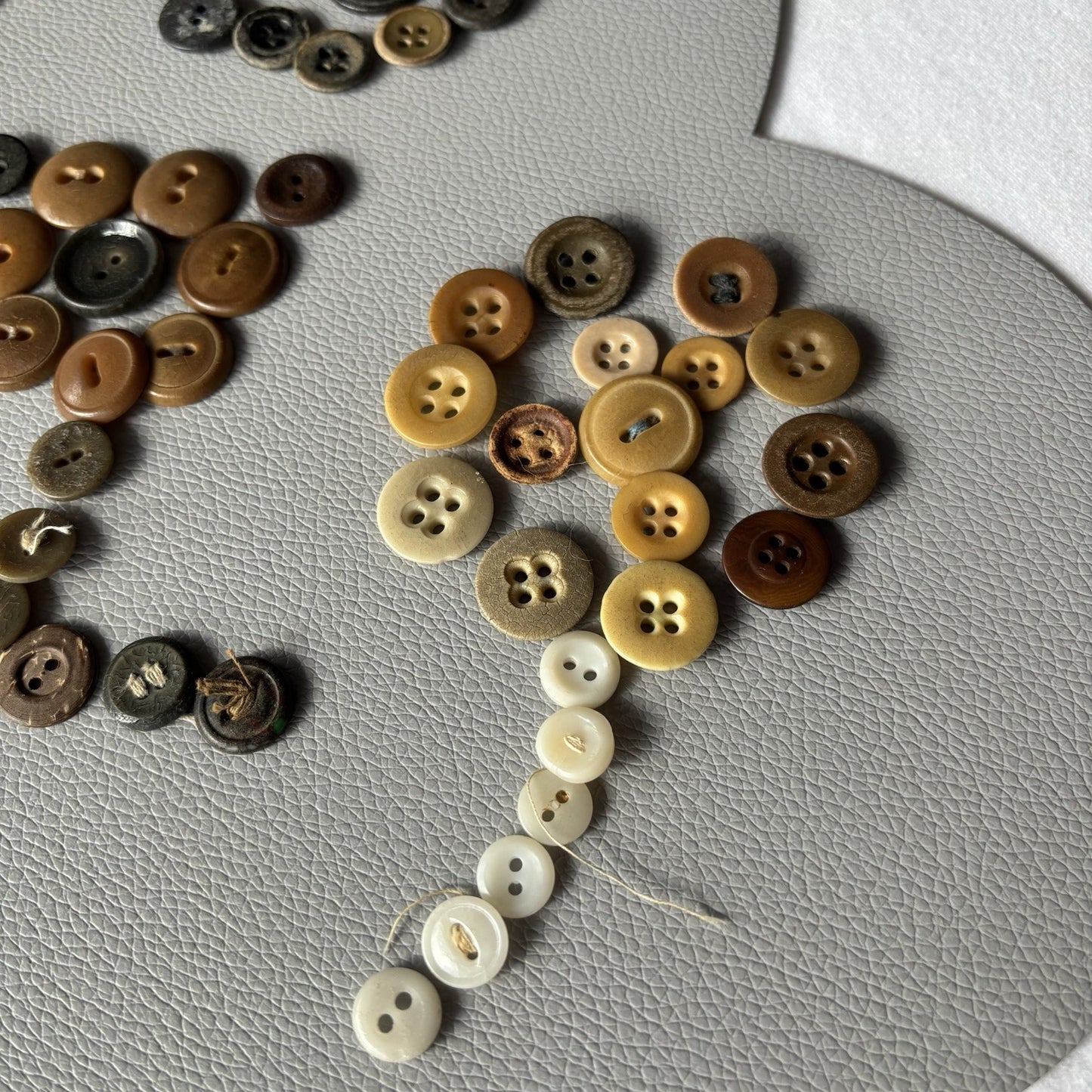 Antique Button Lot ~ 75pc Mixed Bone, Bakelite & Casein Early 1900s Cracked
