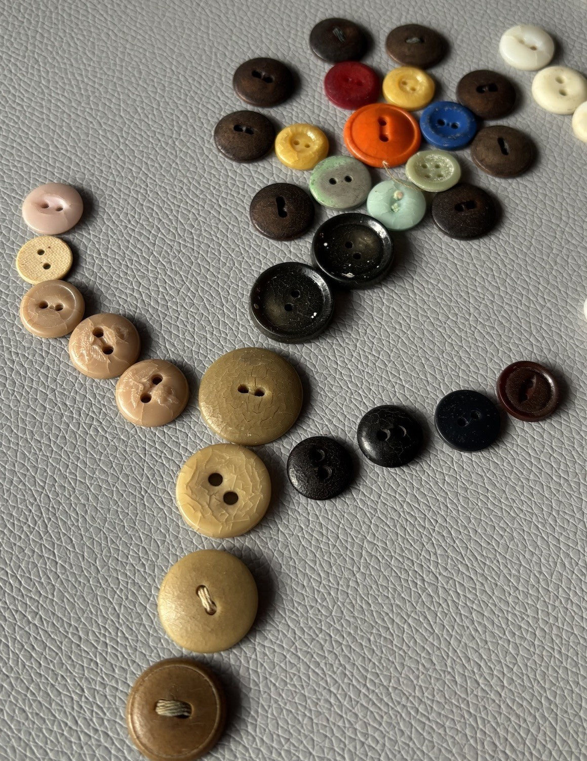 Antique Button Lot ~ 75pc Mixed Bone, Bakelite & Casein Early 1900s Cracked