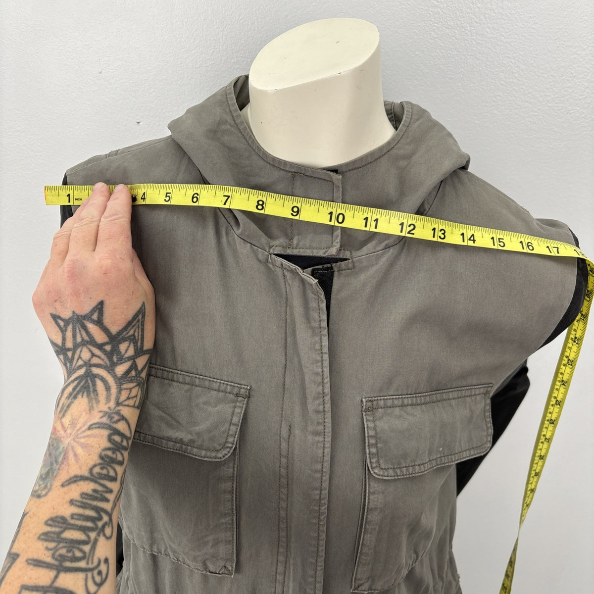 DKNY Grey  And Black Cargo Coat Drawstring Waist Full Lined Zipper Hood Outdoors