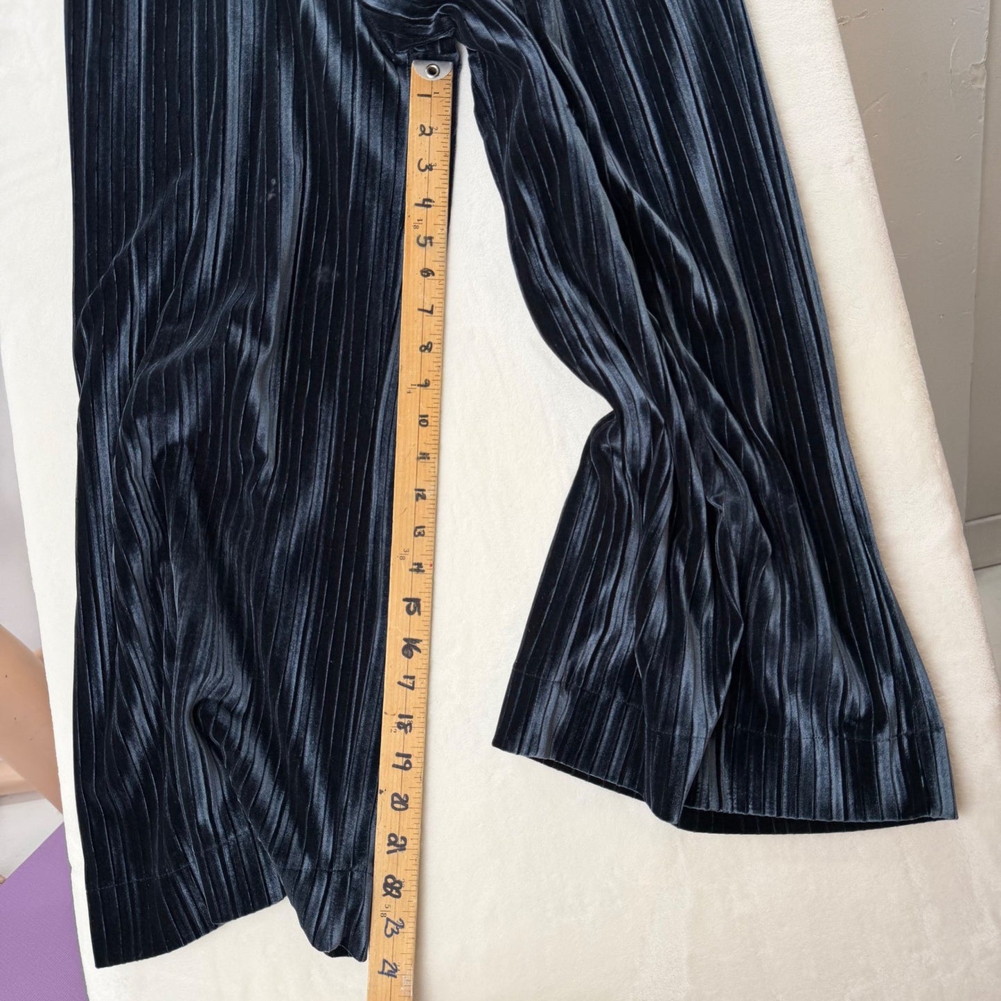 Joe Fresh Navy Blue Pleated Velvet Wide Leg Pants Small Dark Academia Romantic