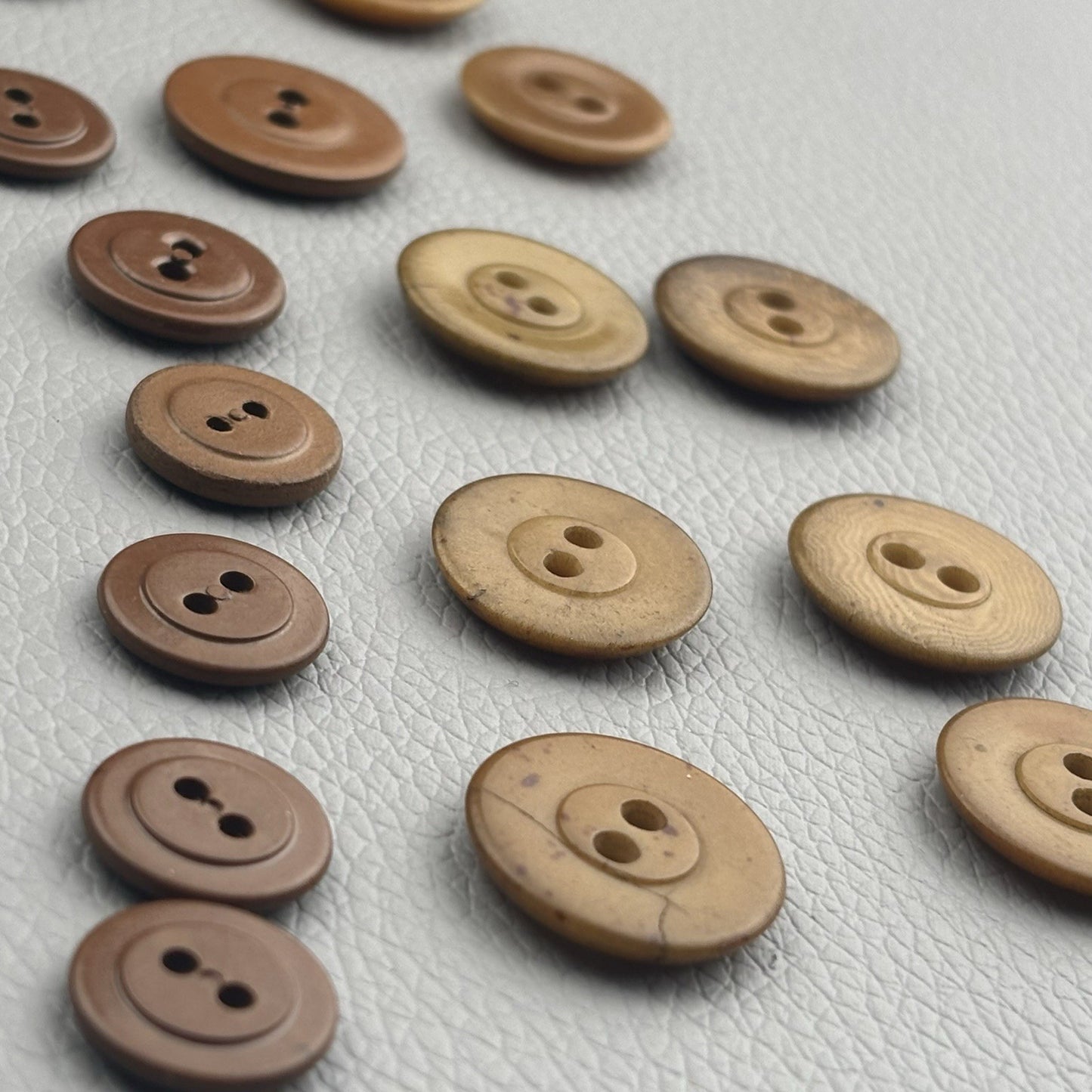 Vintage Casein Button Lot Brown Tan Butterscotch Fish Eye 20pcs 1930s–1950s