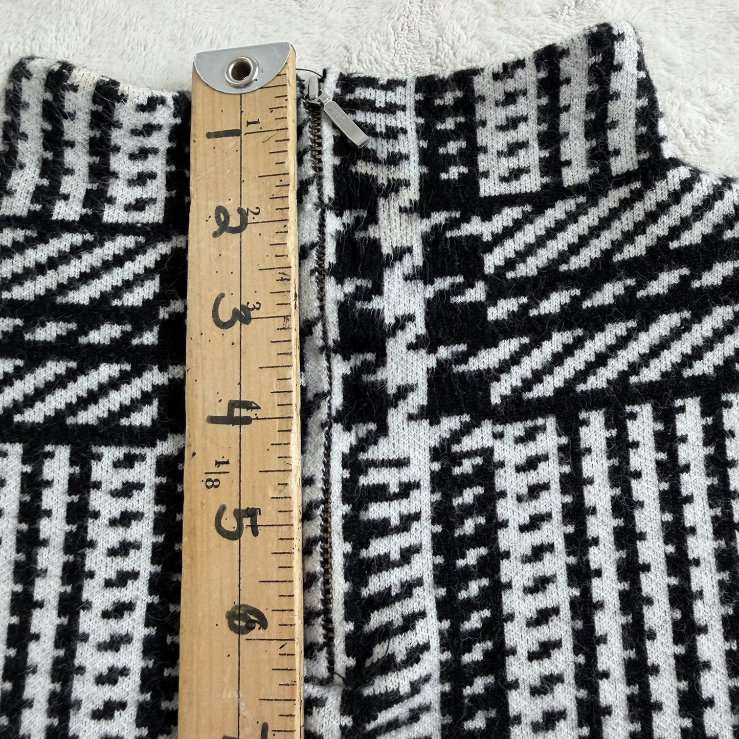 Max Studio Black and White Houndstooth Plaid Mock Neck Back Zipper Sweater Large