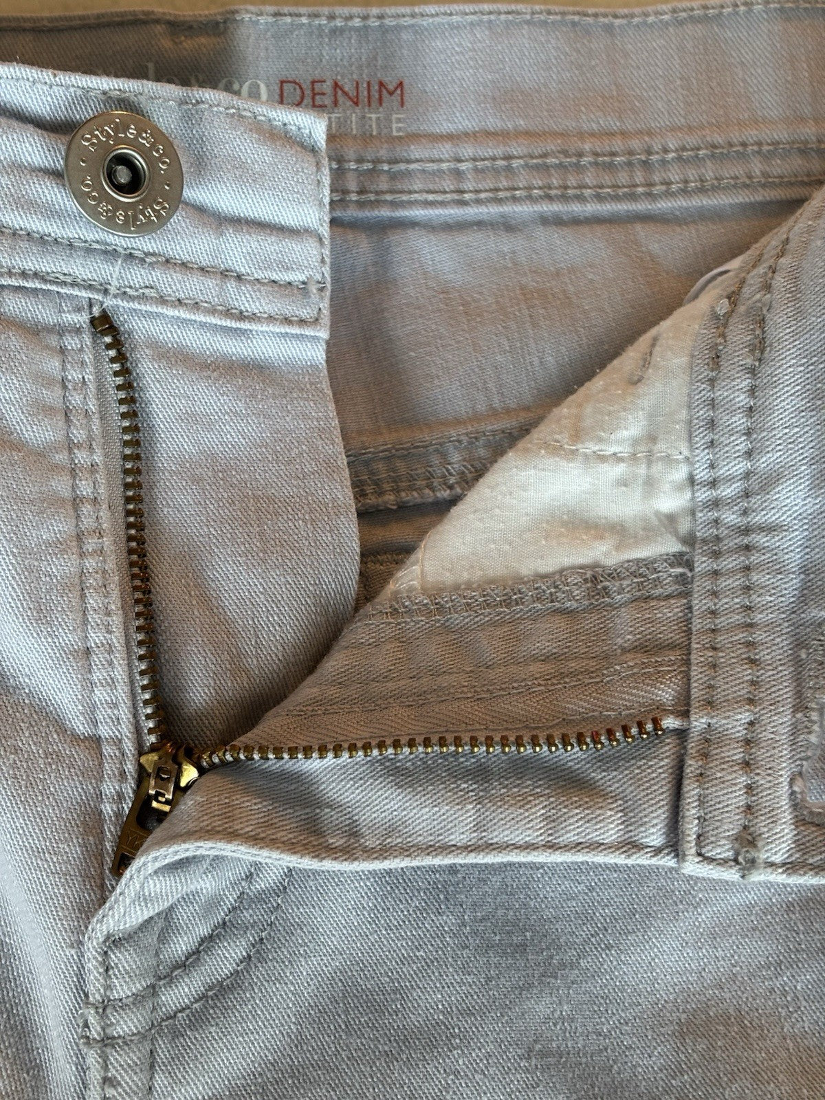 Womens Style + Co Denim Petite Jeans Size 4PS Slim Leg Tummy Control Light Wash