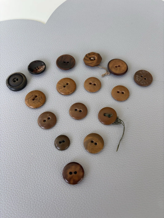 Vintage Brown Bakelite & Casein Button Lot 1930s-40s • Carved & Etched Styles