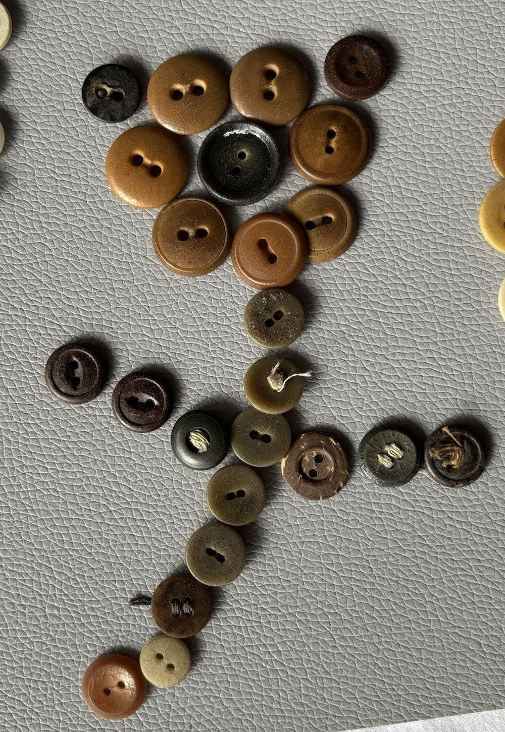 Antique Button Lot ~ 75pc Mixed Bone, Bakelite & Casein Early 1900s Cracked
