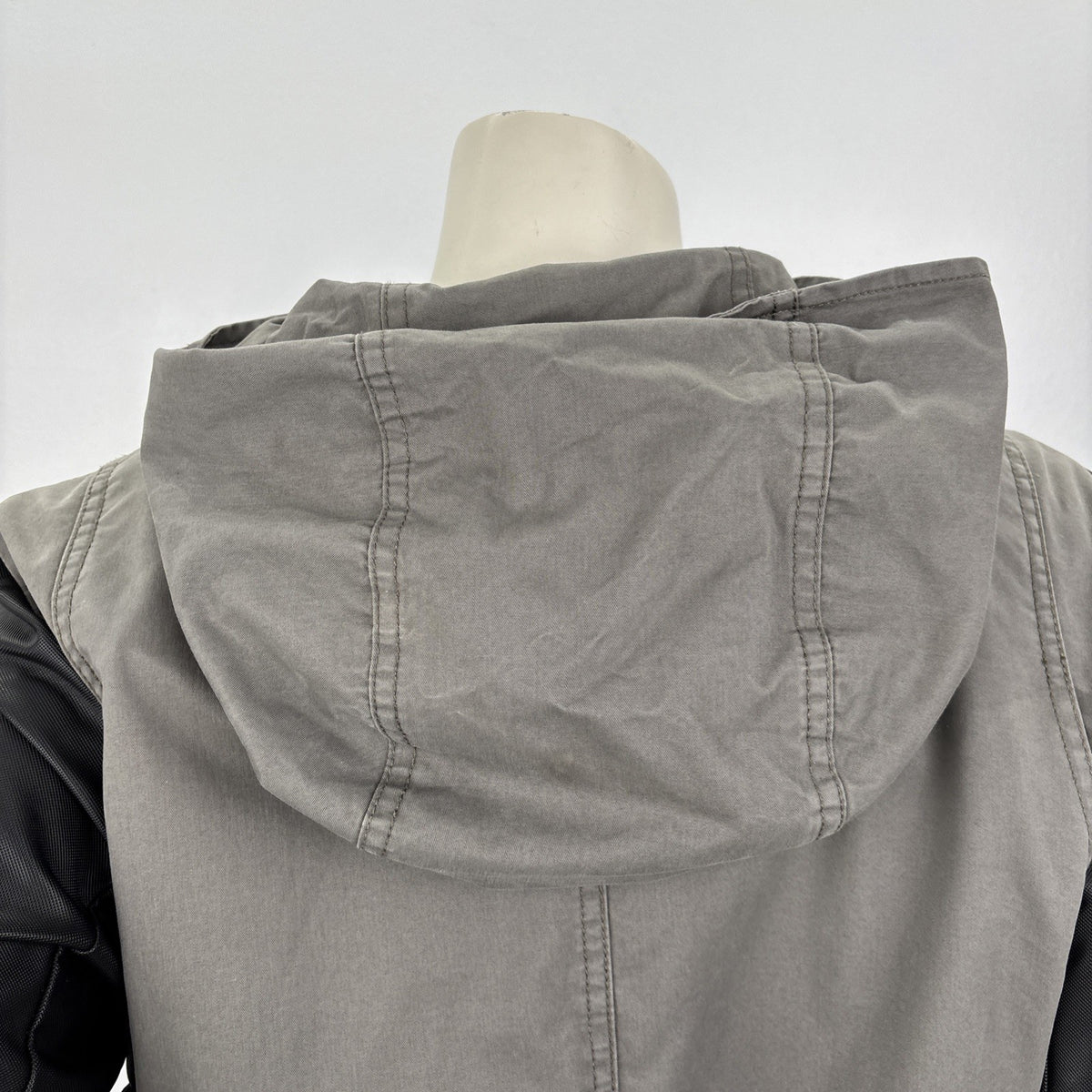 DKNY Grey  And Black Cargo Coat Drawstring Waist Full Lined Zipper Hood Outdoors