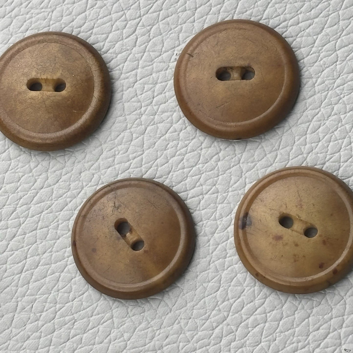 Vintage Casein Button Lot Brown Tan Butterscotch Fish Eye 20pcs 1930s–1950s