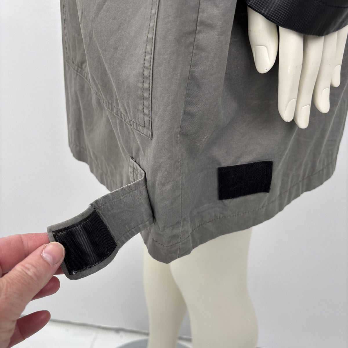 DKNY Grey  And Black Cargo Coat Drawstring Waist Full Lined Zipper Hood Outdoors