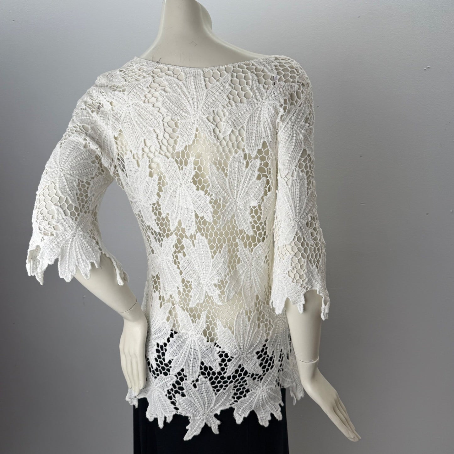 White Floral Lace Crochet Top   Scalloped Hem Sz Medium Fairycore whimsical