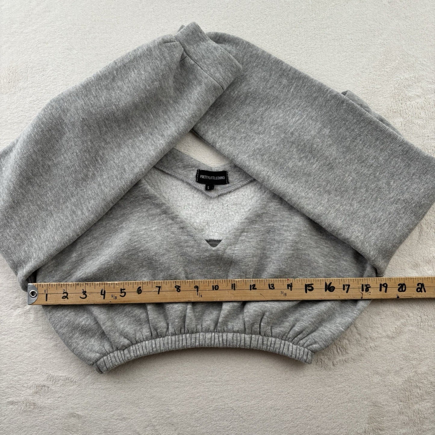 PrettyLittleThing Grey Cropped Sweatshirt V Neck Size Small Athleisure Y2K