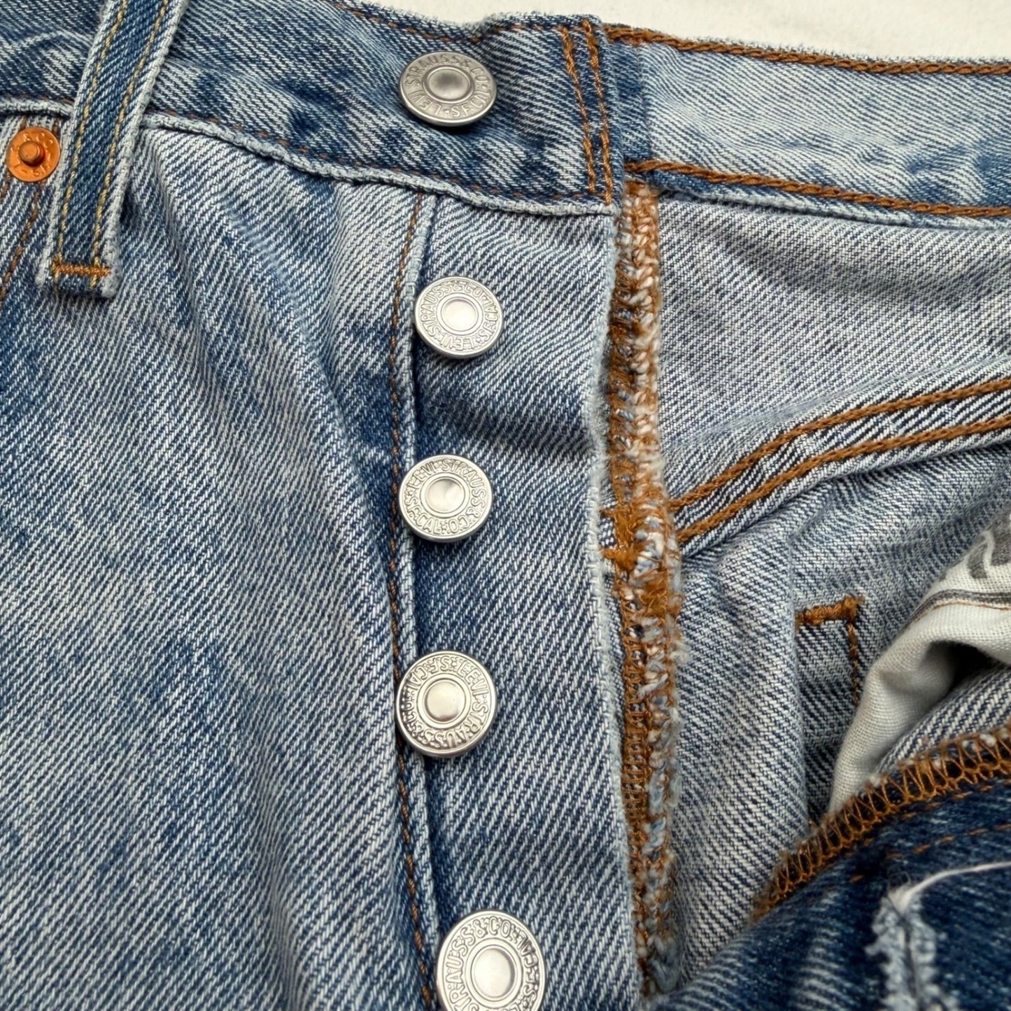 Levi's Premium Wedgie Straight Jeans Light Wash Distressed Knee Raw Hem – Sz 23