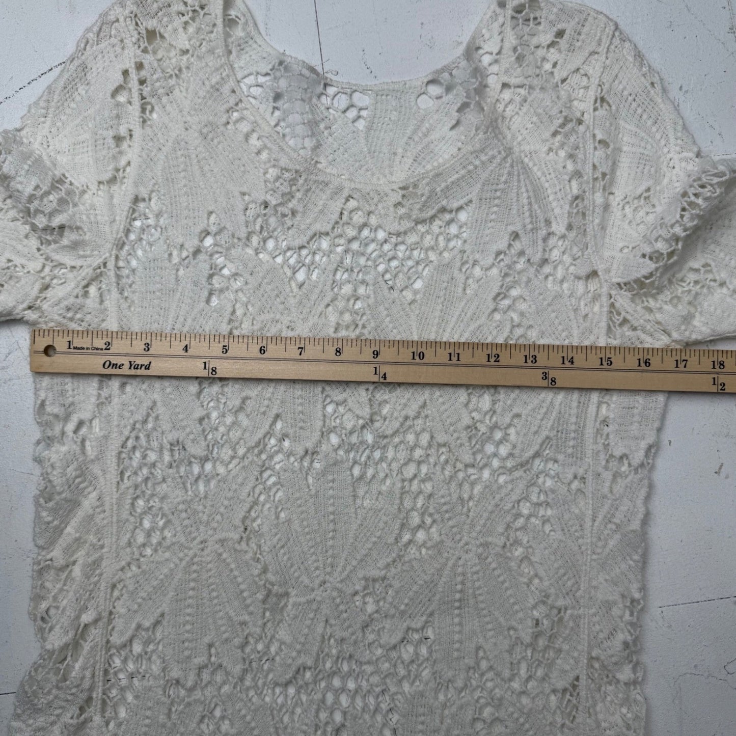 White Floral Lace Crochet Top   Scalloped Hem Sz Medium Fairycore whimsical