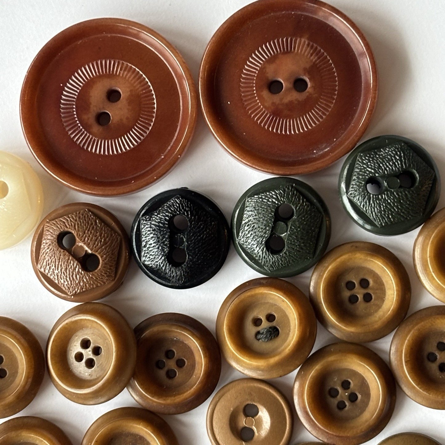Vintage Brown & Caramel Bakelite Button 73 Lot Mixed 1930s-50s Suit Coat Styles
