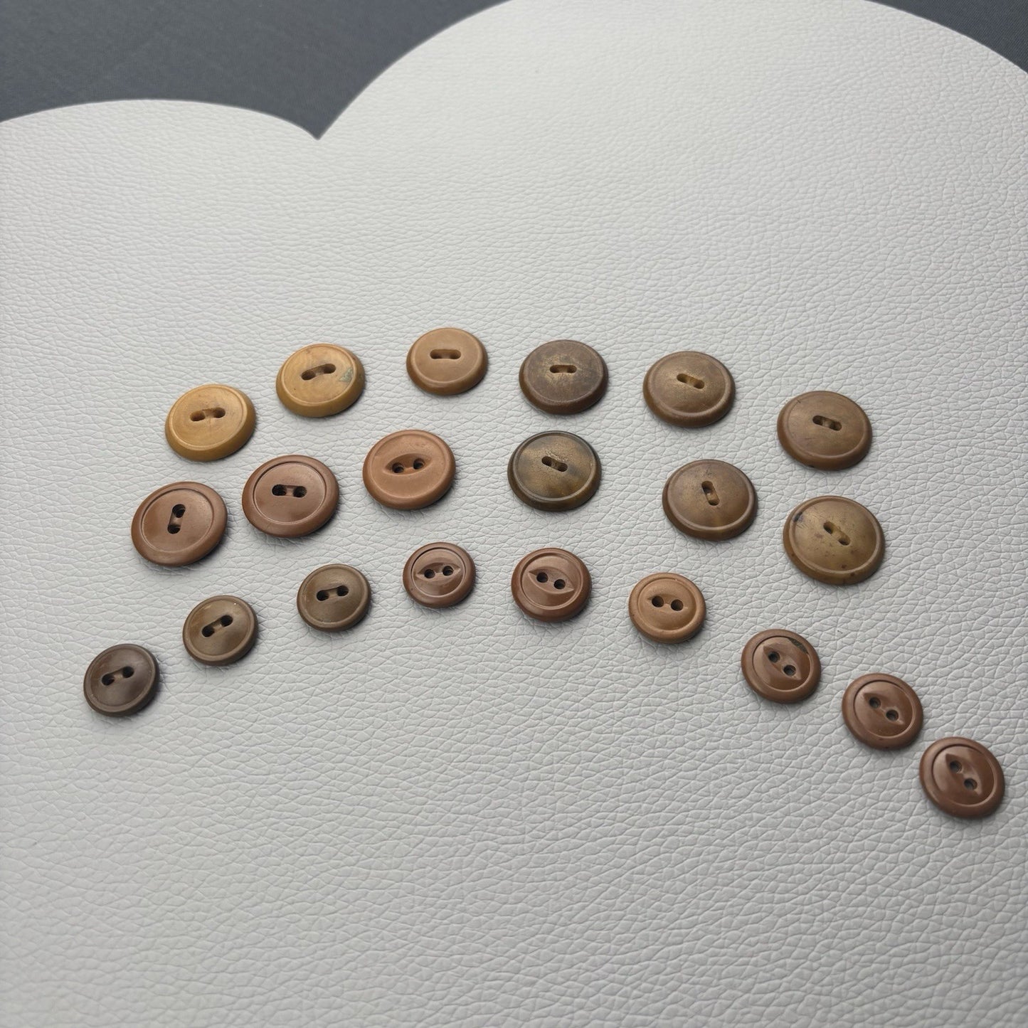 Vintage Casein Button Lot Brown Tan Butterscotch Fish Eye 20pcs 1930s–1950s