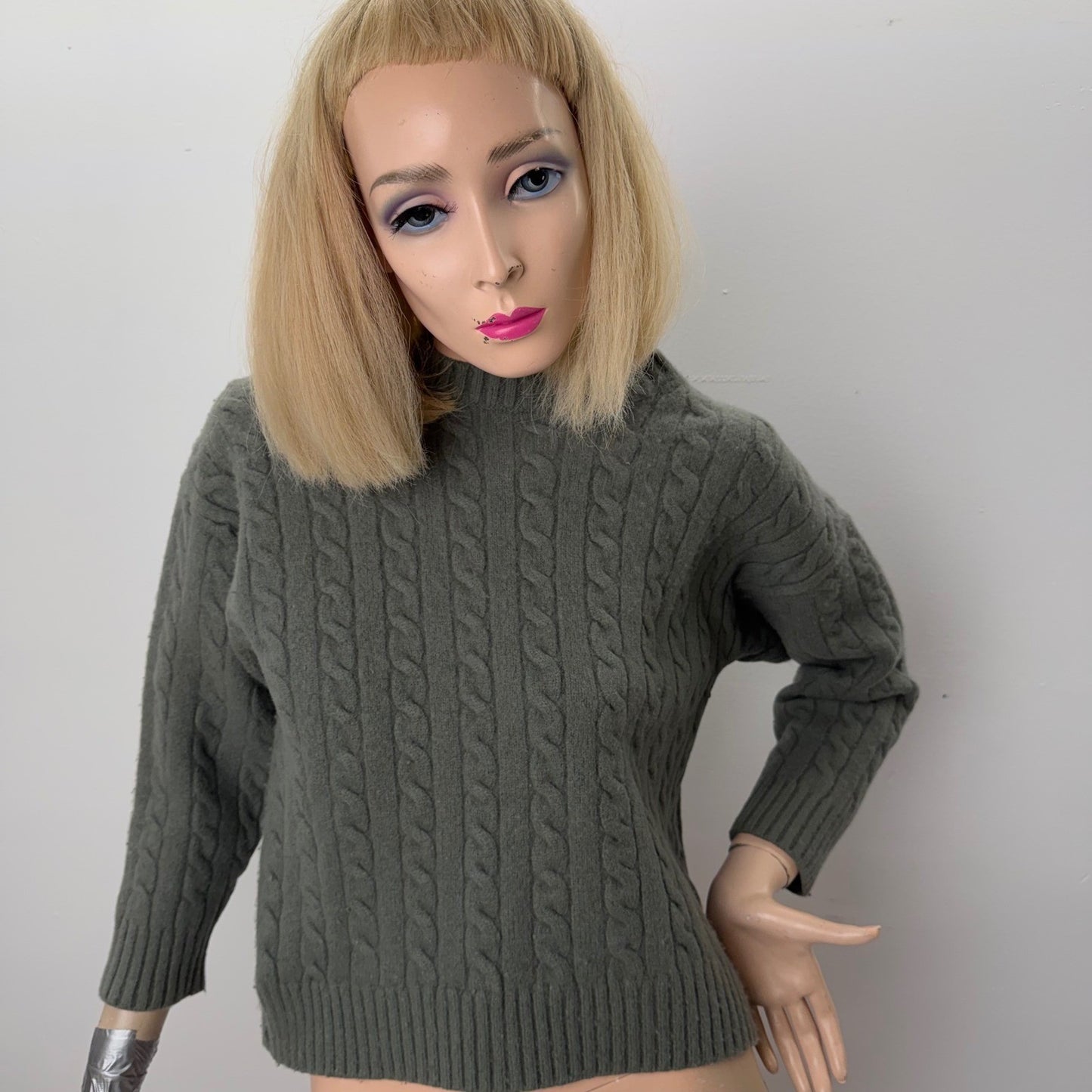 Aritzia Sunday Best Cable Knit Sweater  Merino Wool Green Old Money Sz Small