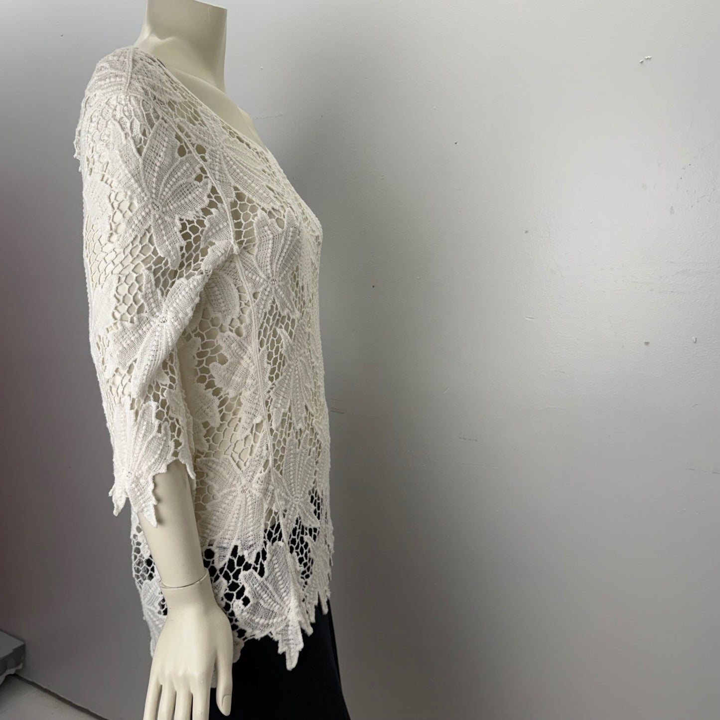 White Floral Lace Crochet Top   Scalloped Hem Sz Medium Fairycore whimsical