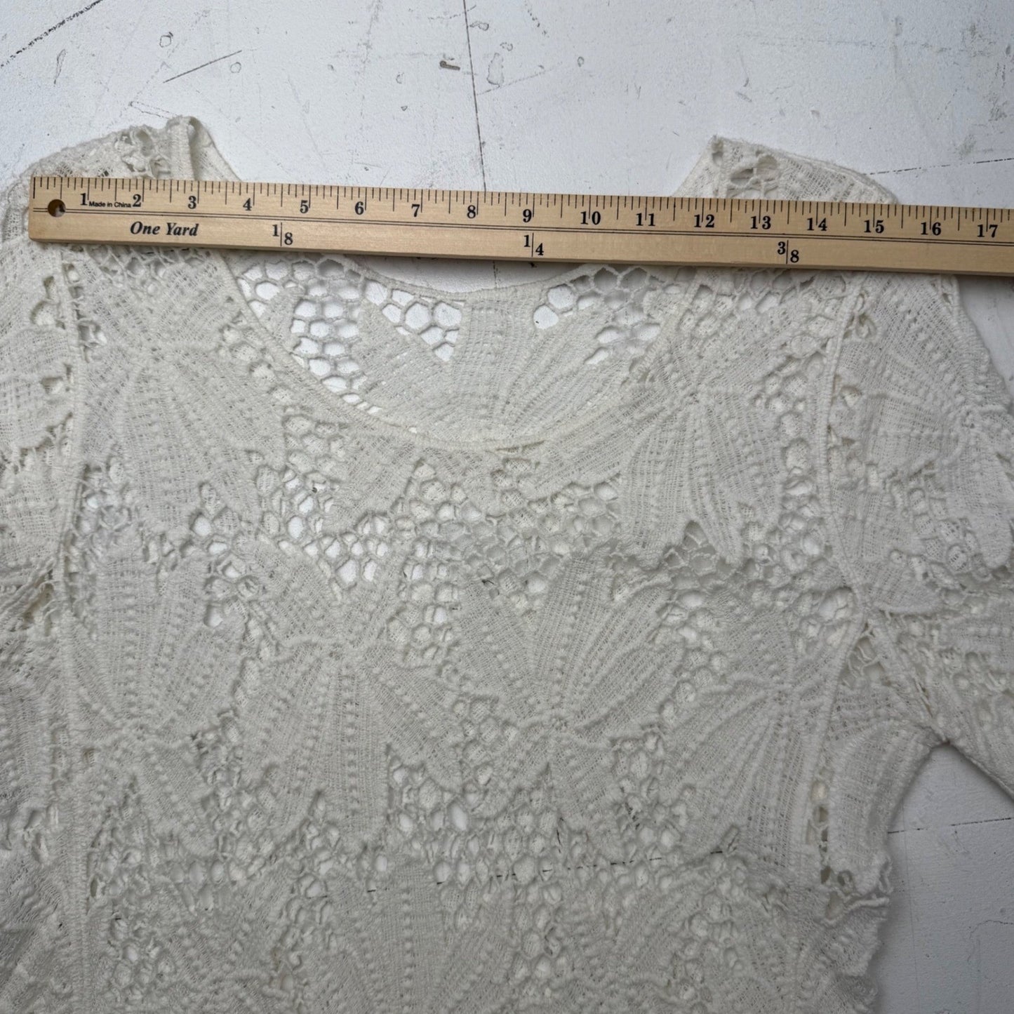 White Floral Lace Crochet Top   Scalloped Hem Sz Medium Fairycore whimsical