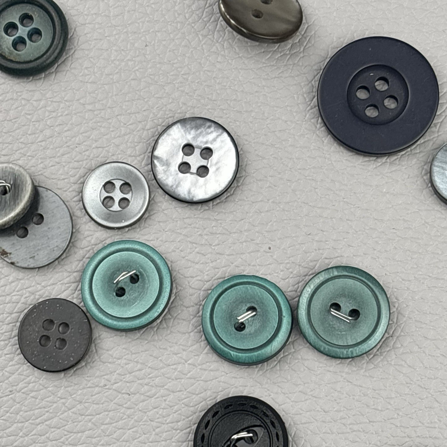 100+ Blue Colored buttons 2 hole + 4 hole crafts sewing collecting small med lge
