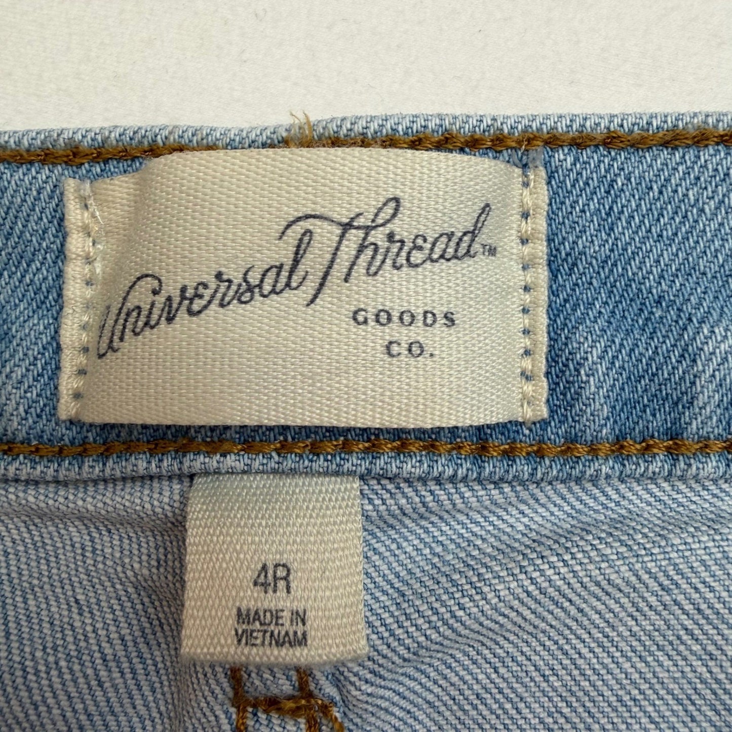Universal Thread Light Wash Straight Leg Jeans Distressed Knee – Size 4R