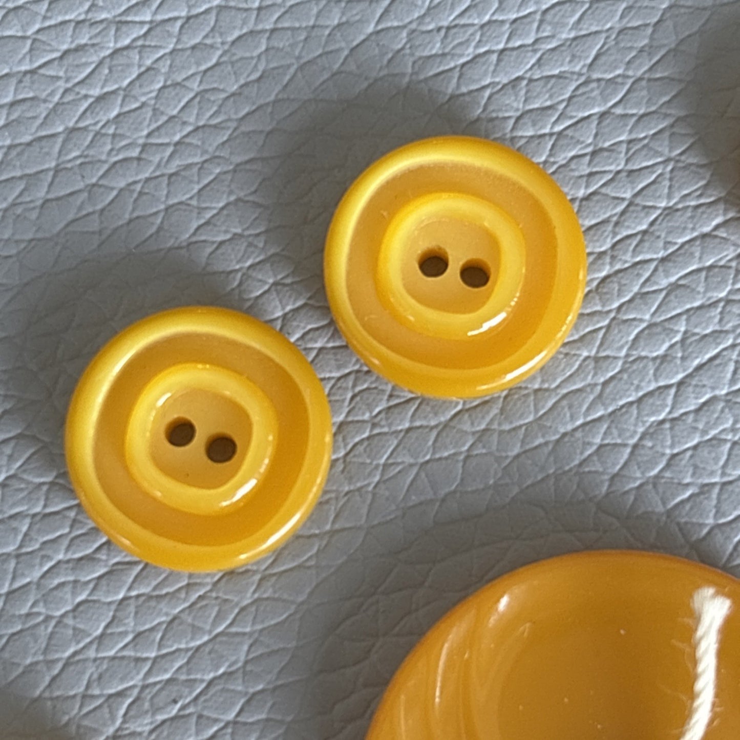Vintage 1930s–50s Yellow Button Lot • Bakelite Casein Catalin Mix •