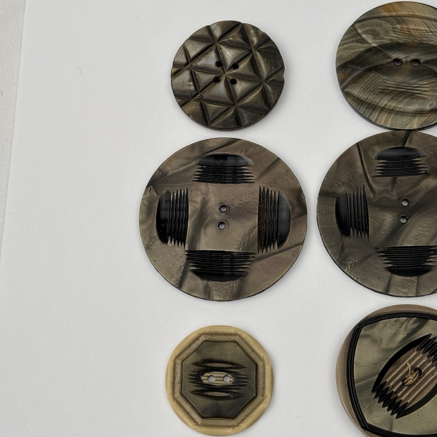 Vintage Carved Art Deco Buttons Lot – Large Marbled Bakelite Style, 16 Pieces