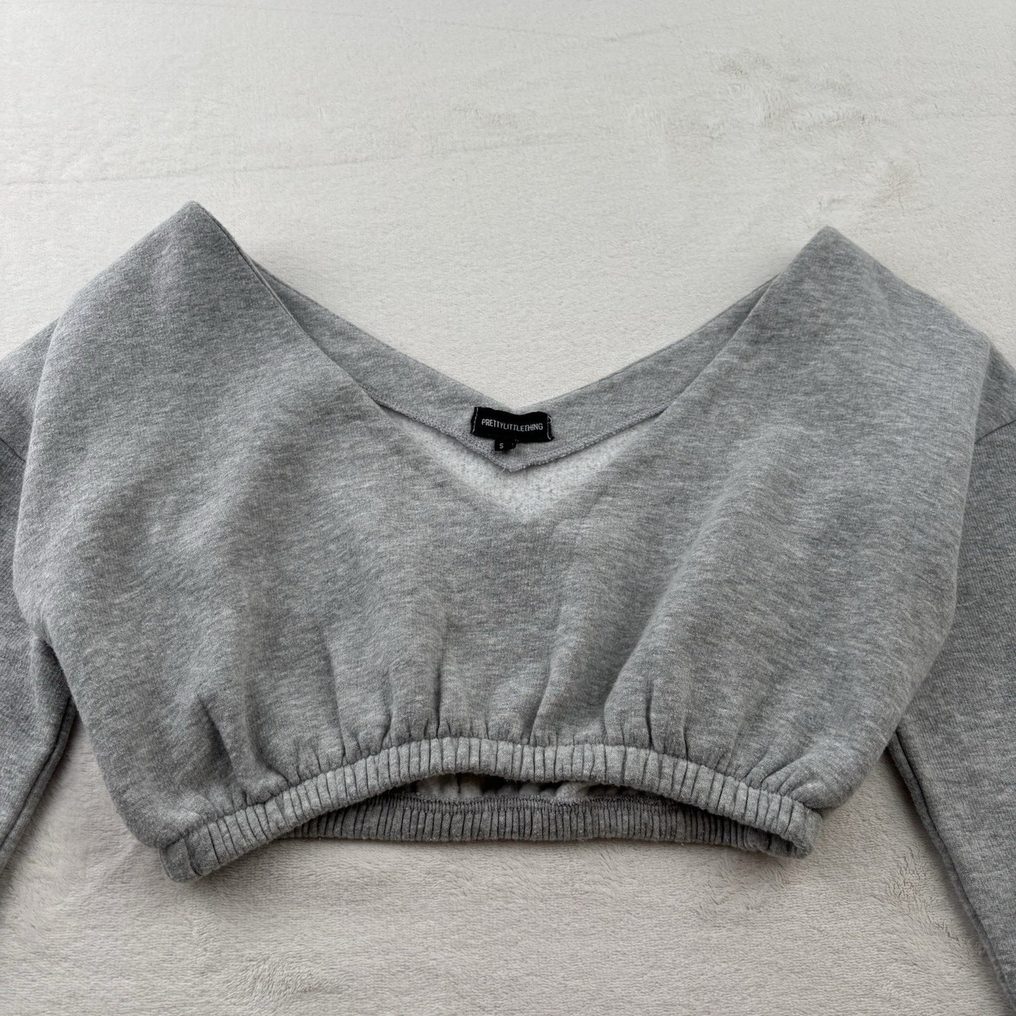 PrettyLittleThing Grey Cropped Sweatshirt V Neck Size Small Athleisure Y2K
