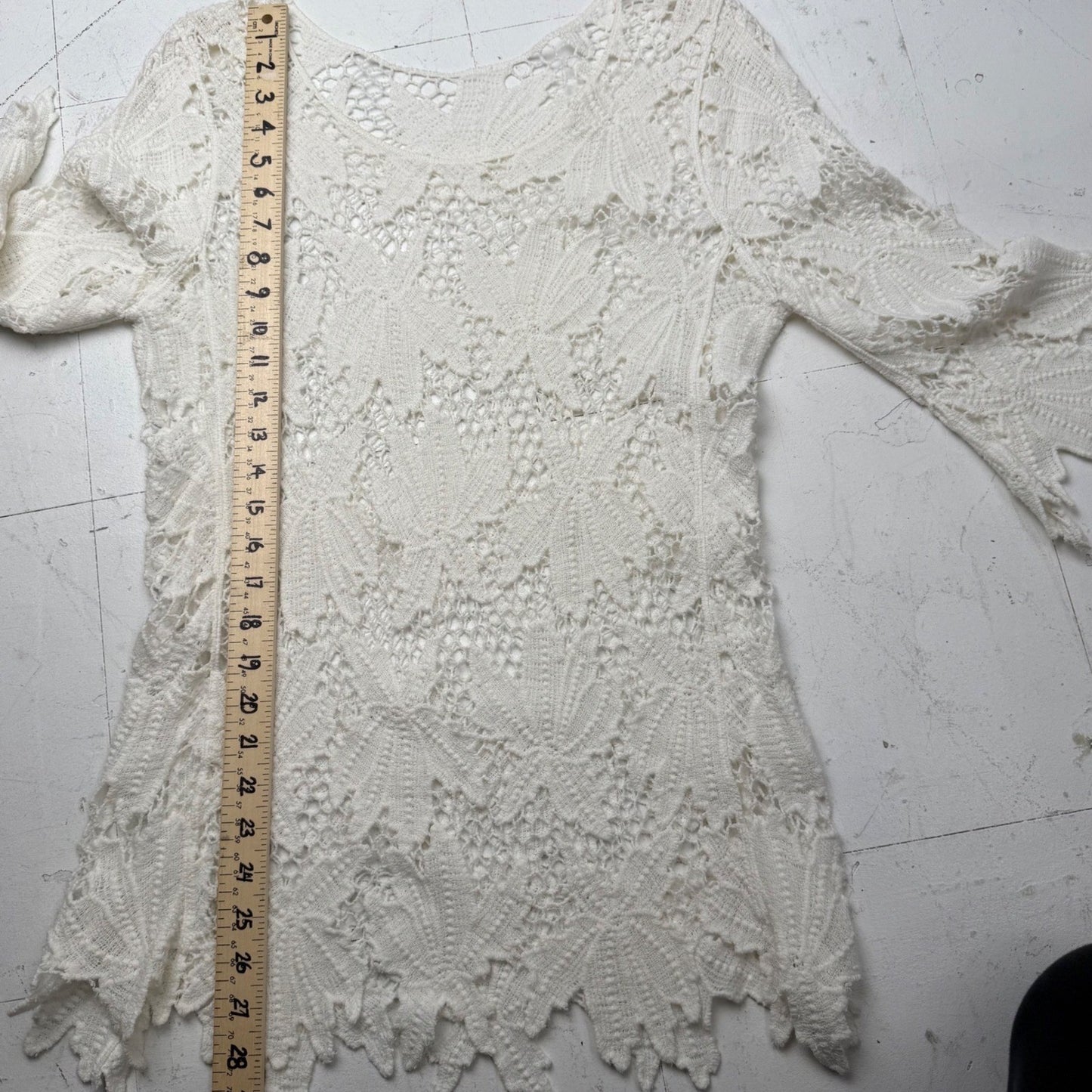 White Floral Lace Crochet Top   Scalloped Hem Sz Medium Fairycore whimsical