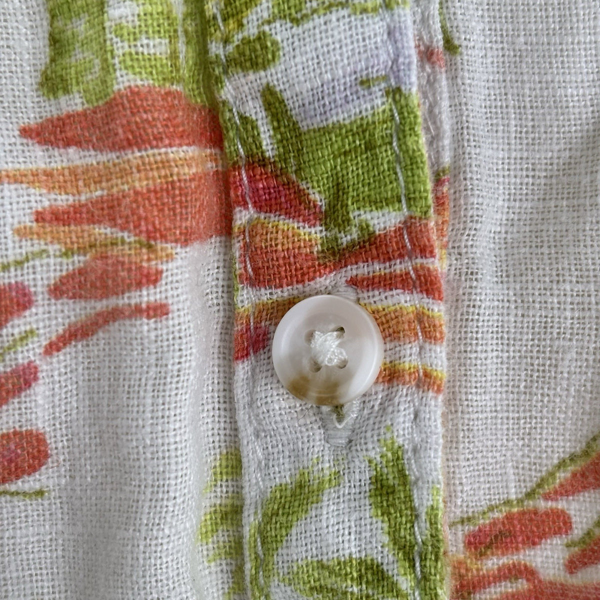 Cynthia Rowley 100% Linen Crop Shirt M Tropical Coastal Resort Print Button Vaca
