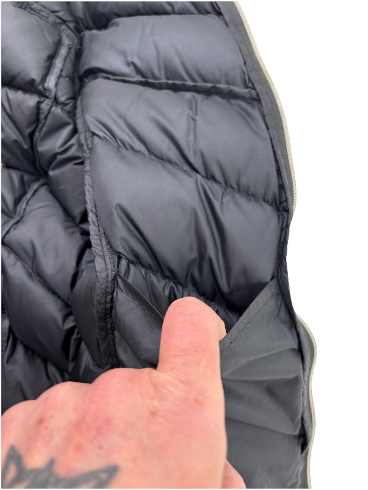 Womens Black  Down Puffer Vest Mountain Hard Gear Size Small Duck Down Feathers