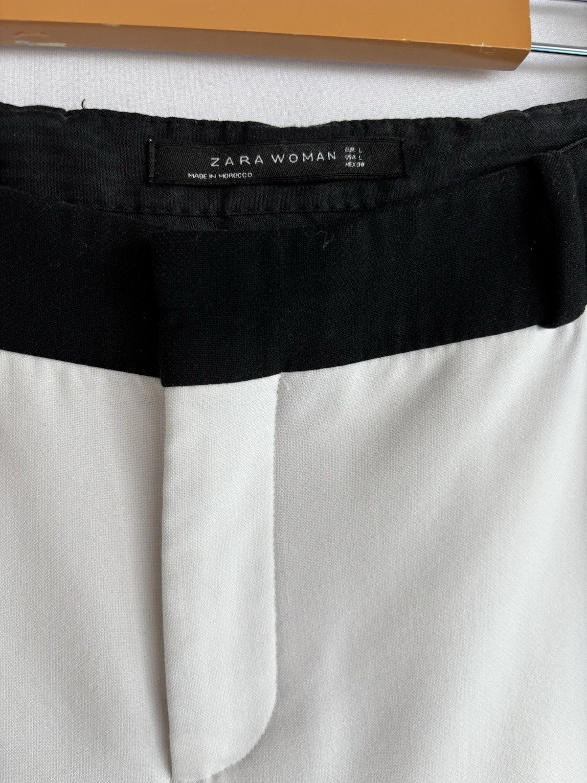Women’s Zara Dress Pants Sz Lg Capri  Creamy White With Black Stripe Dress Pants