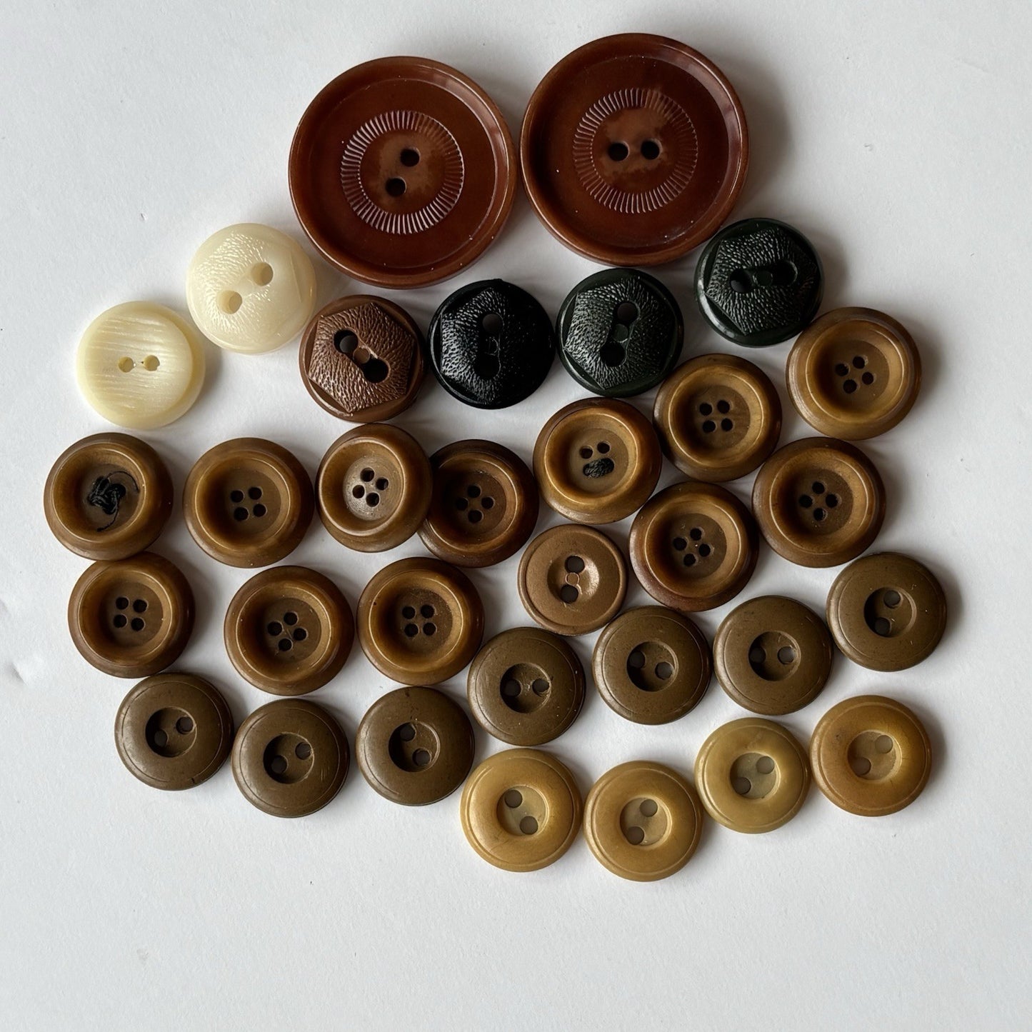 Vintage Brown & Caramel Bakelite Button 73 Lot Mixed 1930s-50s Suit Coat Styles