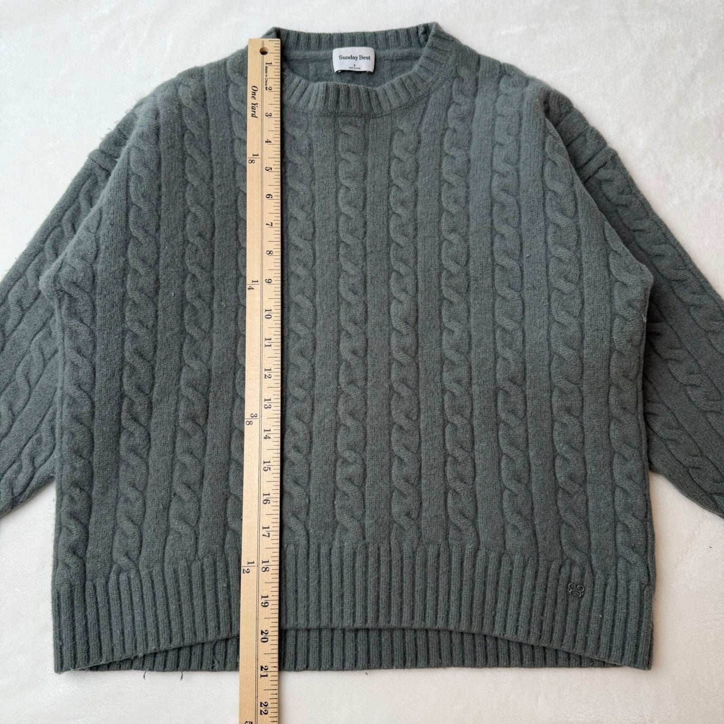 Aritzia Sunday Best Cable Knit Sweater  Merino Wool Green Old Money Sz Small
