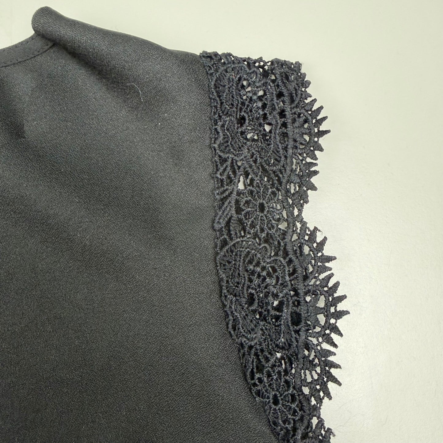 SHEIN Sleeveless Blouse Crochet Lace Trim Scalloped V-Neck Coquette Black Size S