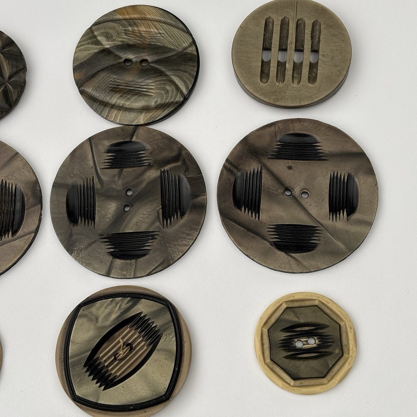Vintage Carved Art Deco Buttons Lot – Large Marbled Bakelite Style, 16 Pieces