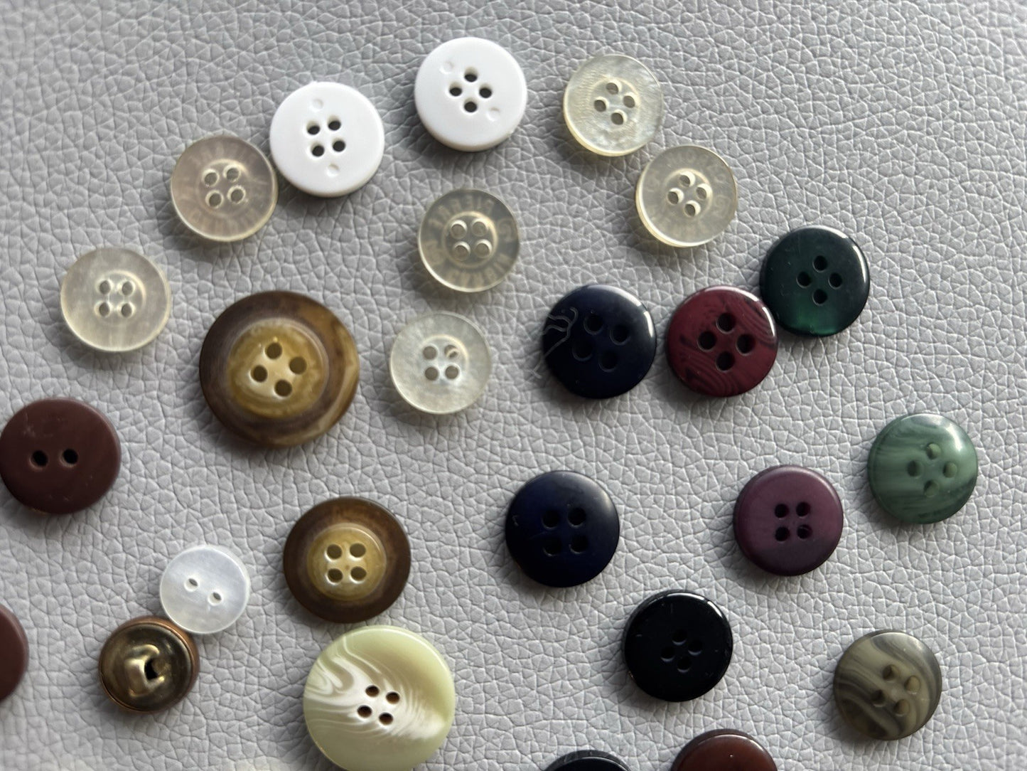 Vintage Button Lot Of 40 4 Hole Buttons. Northern Reflections Levi’s Cherokee