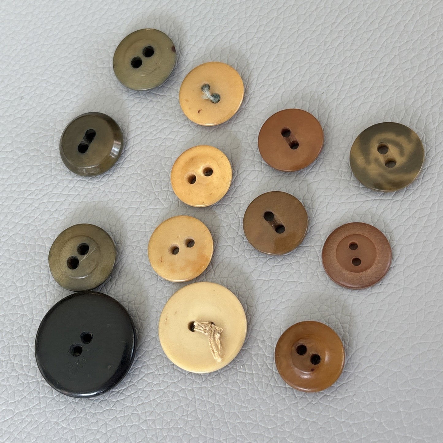 Vintage Brown Bakelite & Casein Buttons 1930s-40s • Butterscotch + Caramel Lot