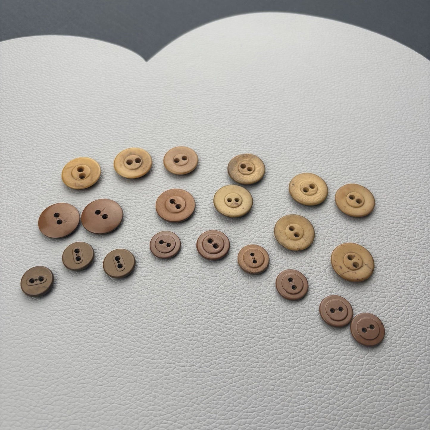 Vintage Casein Button Lot Brown Tan Butterscotch Fish Eye 20pcs 1930s–1950s