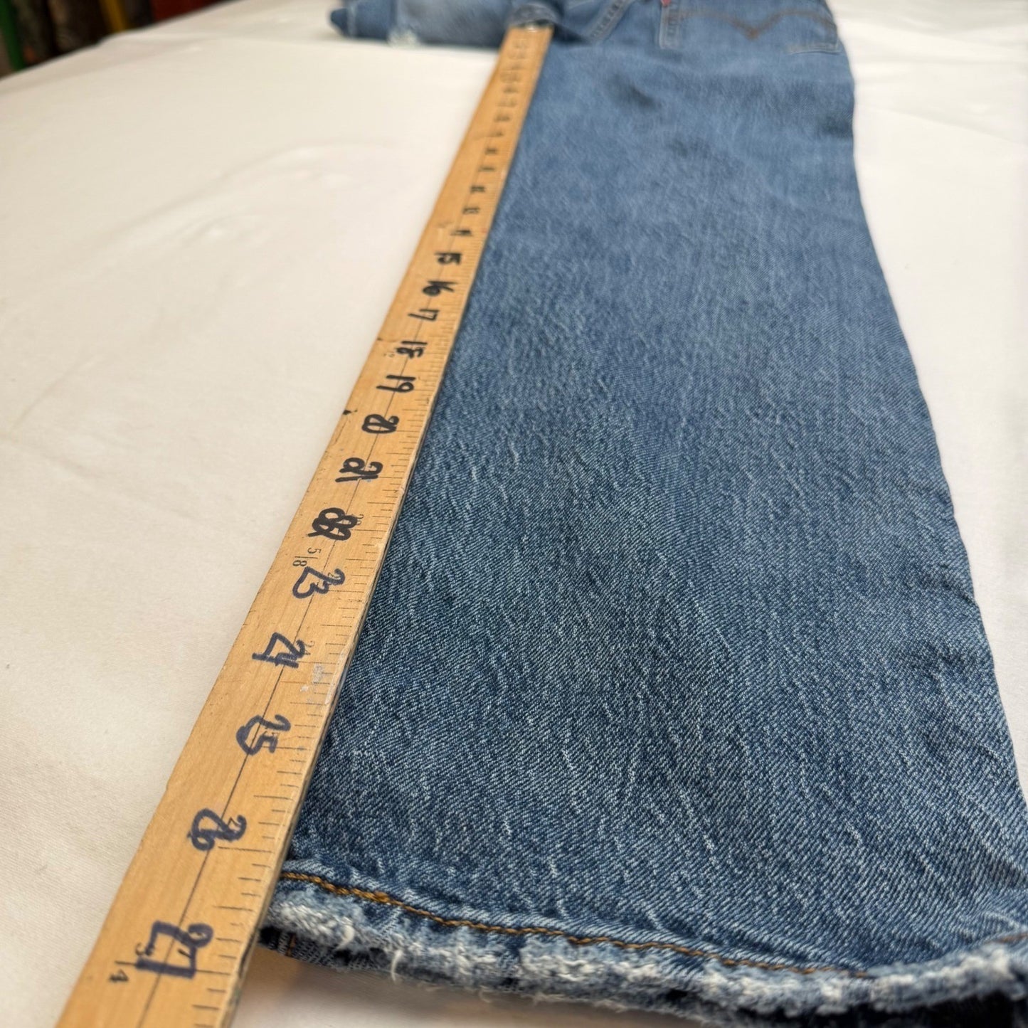 Levi's Wedgie Straight Jeans Distressed Medium Wash – Size 23