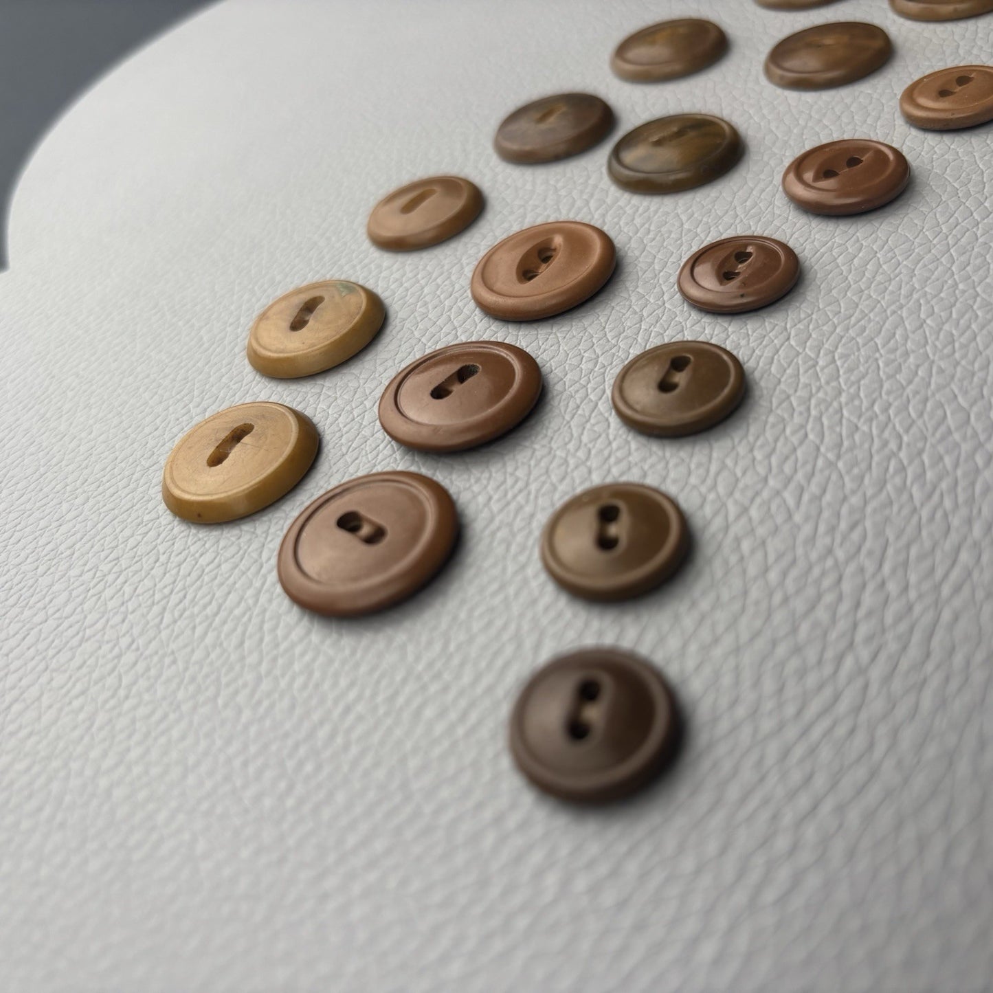 Vintage Casein Button Lot Brown Tan Butterscotch Fish Eye 20pcs 1930s–1950s