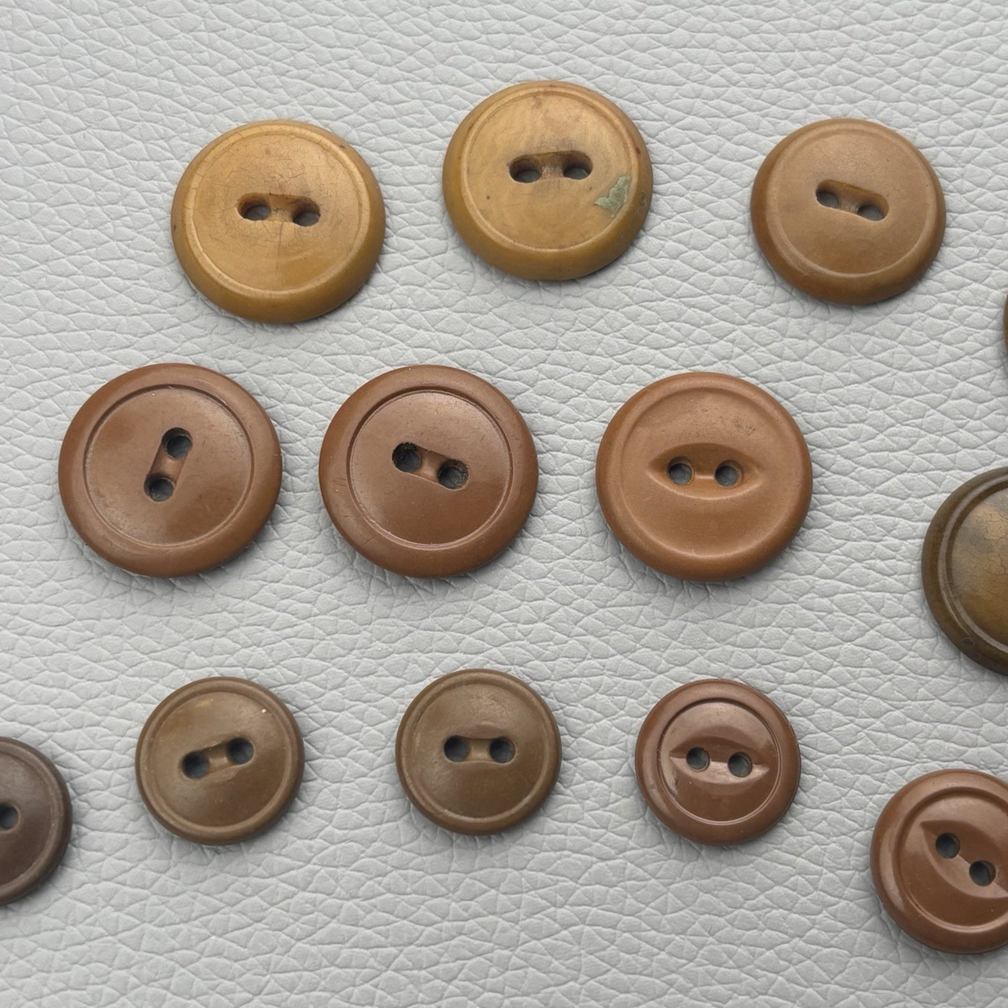 Vintage Casein Button Lot Brown Tan Butterscotch Fish Eye 20pcs 1930s–1950s