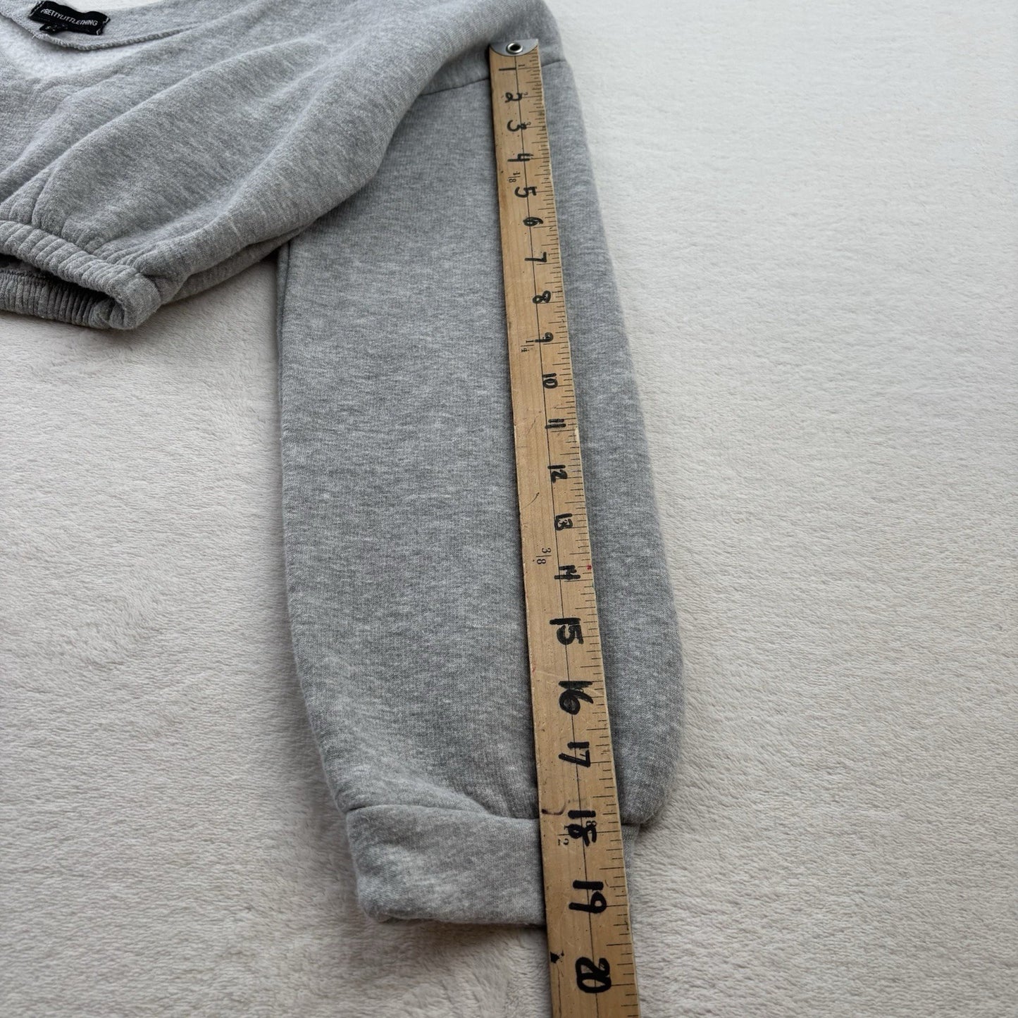 PrettyLittleThing Grey Cropped Sweatshirt V Neck Size Small Athleisure Y2K